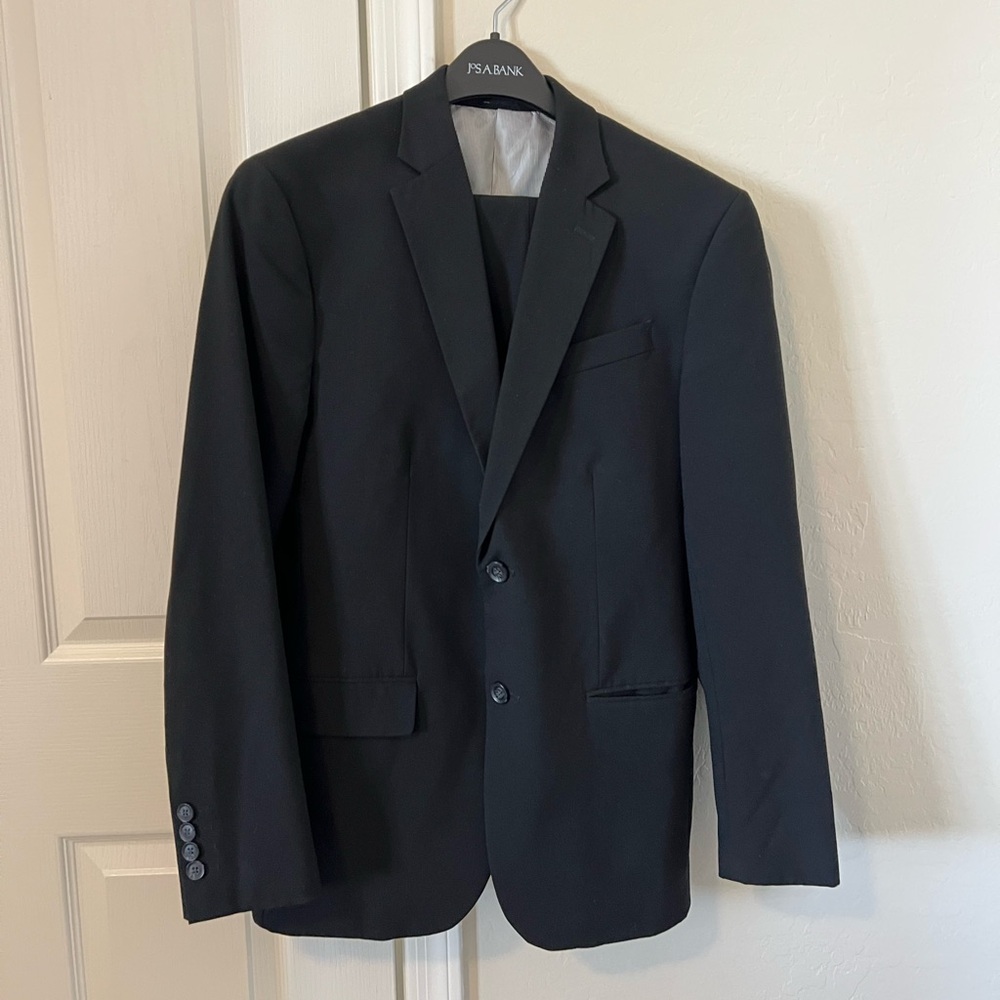 Men's 2 piece Suit - J. Ferrar - Black- 38R Slim; Pants 32x32 Classic